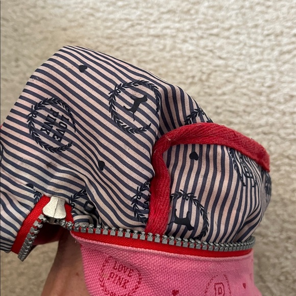 VS Pink makeup case - Picture 6 of 7